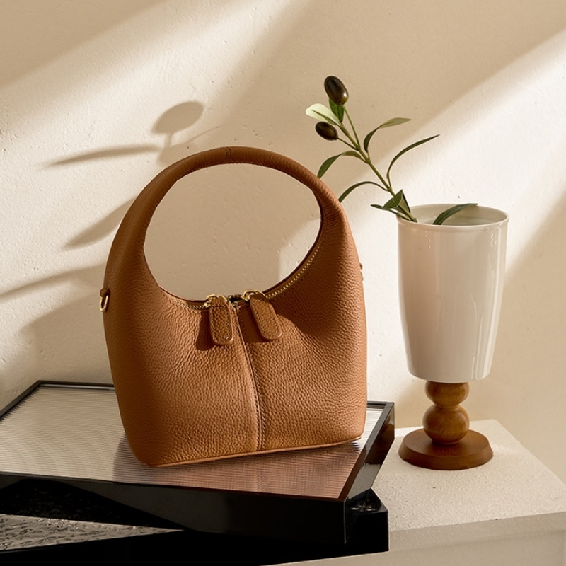 最新モドル　牛本革 ショルダーバッグ　保存袋付き 最新モドル 牛本革 ショルダーバッグ 保存袋付き