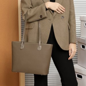 本 革 トート バッグ レディース トート バッグ レディース 人気 40 代 ビジネス トート バッグ 通勤 バッグ 女性 軽い a4 革 の 手提げ バッグ 大人 バッグ レディース 人気