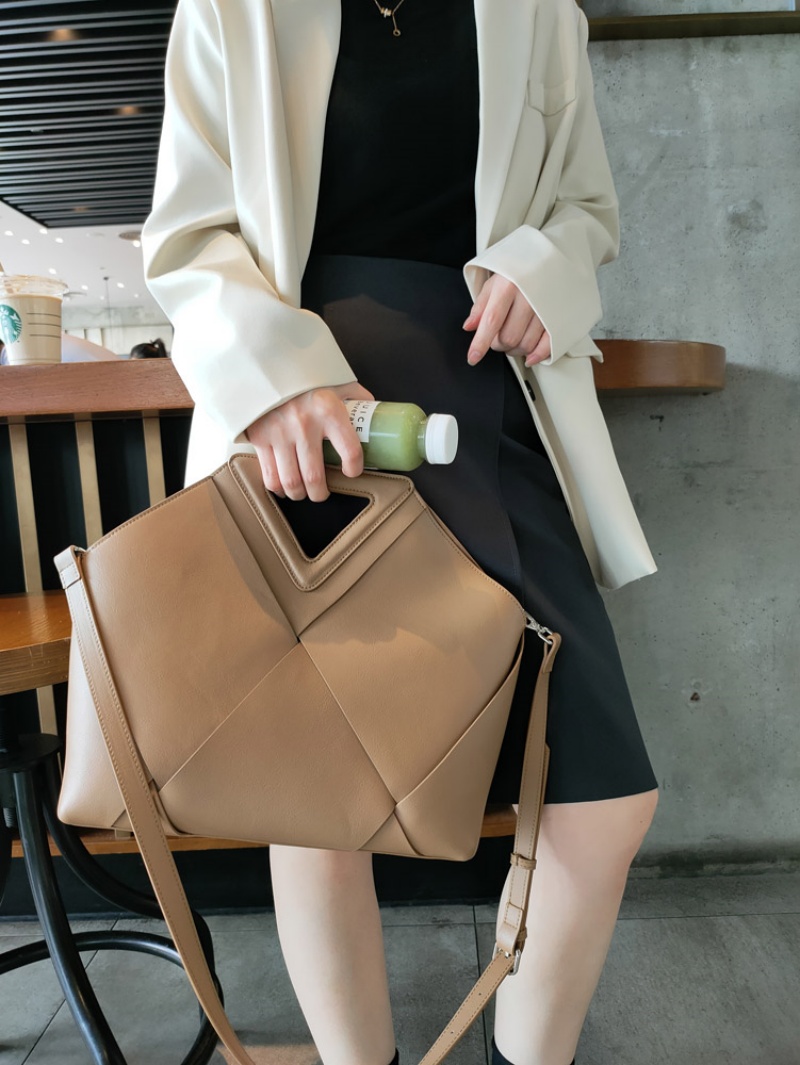本革 トートバッグ 40 代 女性 通勤 バッグ トート バッグ おしゃれ パソコン が 入る トート バッグ 巾着 付き バッグ ショルダー バッグ 仕事 用 トート バッグ 大 容量 韓国 編み風