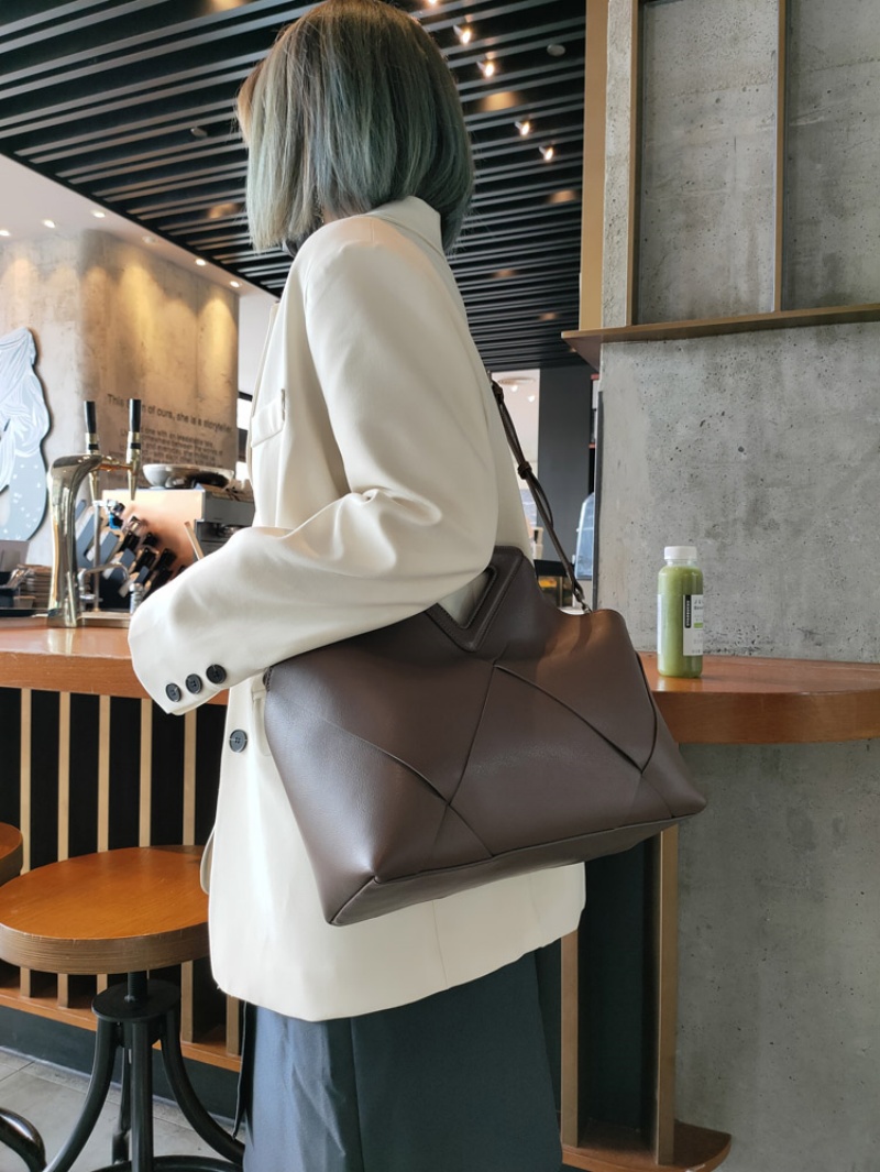 本革 トートバッグ 40 代 女性 通勤 バッグ トート バッグ おしゃれ パソコン が 入る トート バッグ 巾着 付き バッグ ショルダー バッグ 仕事 用 トート バッグ 大 容量 韓国 編み風