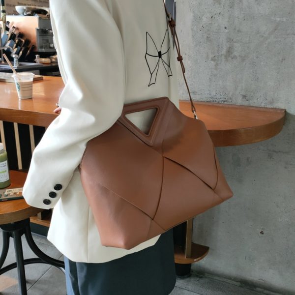 本革 トートバッグ 40 代 女性 通勤 バッグ トート バッグ おしゃれ パソコン が 入る トート バッグ 巾着 付き バッグ ショルダー バッグ 仕事 用 トート バッグ 大 容量 韓国 編み風 - 画像 (8)