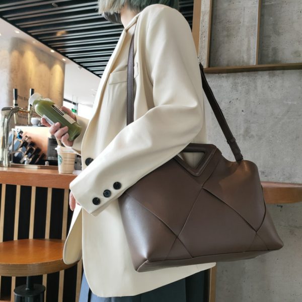 本革 トートバッグ 40 代 女性 通勤 バッグ トート バッグ おしゃれ パソコン が 入る トート バッグ 巾着 付き バッグ ショルダー バッグ 仕事 用 トート バッグ 大 容量 韓国 編み風 - 画像 (10)