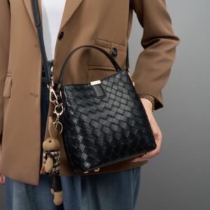 バケツ 型 巾着 ショルダー バッグ 編み バック ショルダー 40 代 ショルダー バッグ 斜 めがけ レディース ミニ ショルダー バッグ ぬいぐるみ バッグ チャーム 大人 可愛い ショルダー バッグ