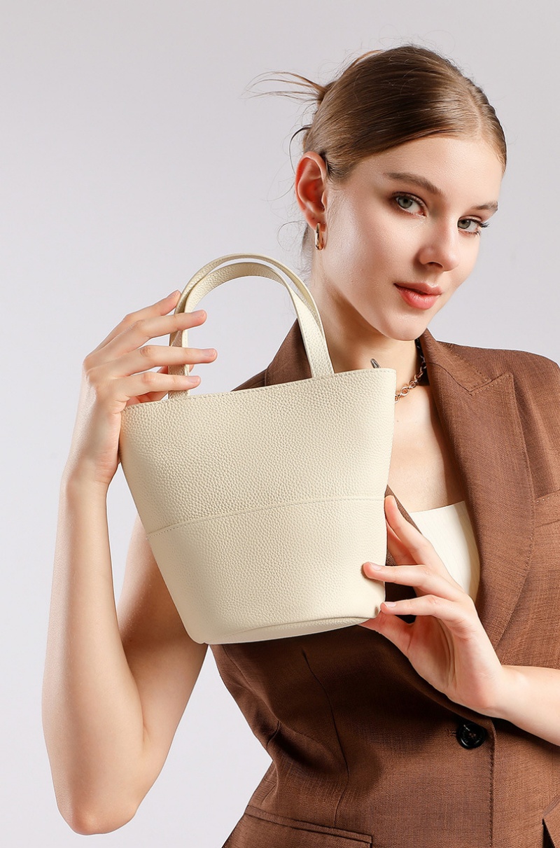 バケツ 型 巾着 ショルダー バッグ 3way バッグ 牛革 小さめ ショルダー バッグ 本 革 ミニトート バッグ 主婦 普段 使い バッグ 40 代 おすすめ の マザーズ バッグ