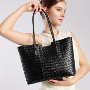 本 革 トート バッグ 柔らかい レザー 編み込み バッグ 通勤 レディース トート バッグ 革 バッグ 肩掛け 50 代 トート バッグ カジュアル マザーズ バッグ 本 革 本 革 トート バッグ 柔らかい レザー 編み込み バッグ 通勤 レディース トート バッグ 革 バッグ 肩掛け 50 代 トート バッグ カジュアル マザーズ バッグ 本 革