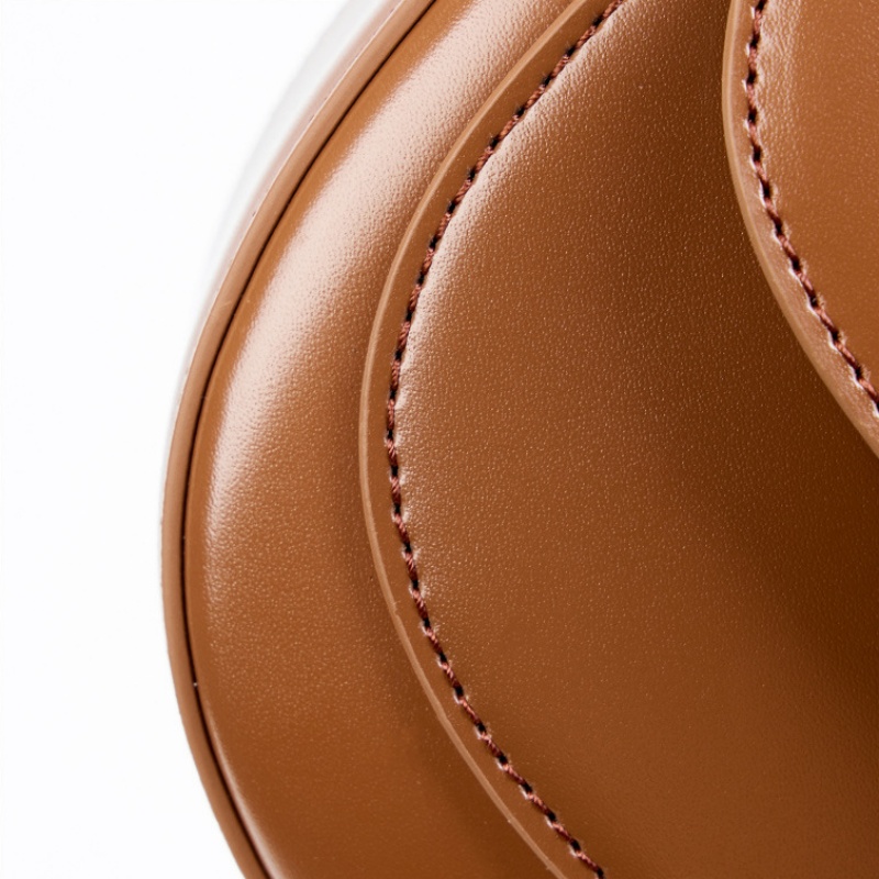 レディース ショルダーバッグ 本革 サドル バッグ 可愛い クロス ボディ ショルダー バッグ ハンドバッグ 安い かわいい ショルダー バッグ 女性 バッグ 人気 40 代 カジュアル 50 代 女性 人気 バッグ