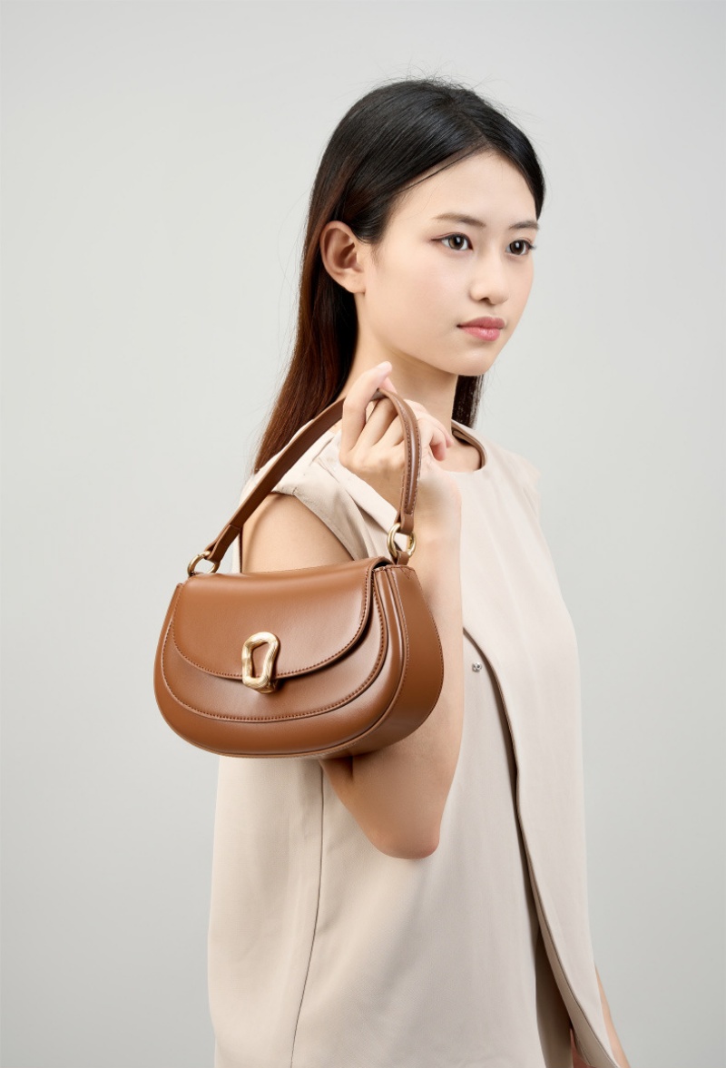 レディース ショルダーバッグ 本革 サドル バッグ 可愛い クロス ボディ ショルダー バッグ ハンドバッグ 安い かわいい ショルダー バッグ 女性 バッグ 人気 40 代 カジュアル 50 代 女性 人気 バッグ