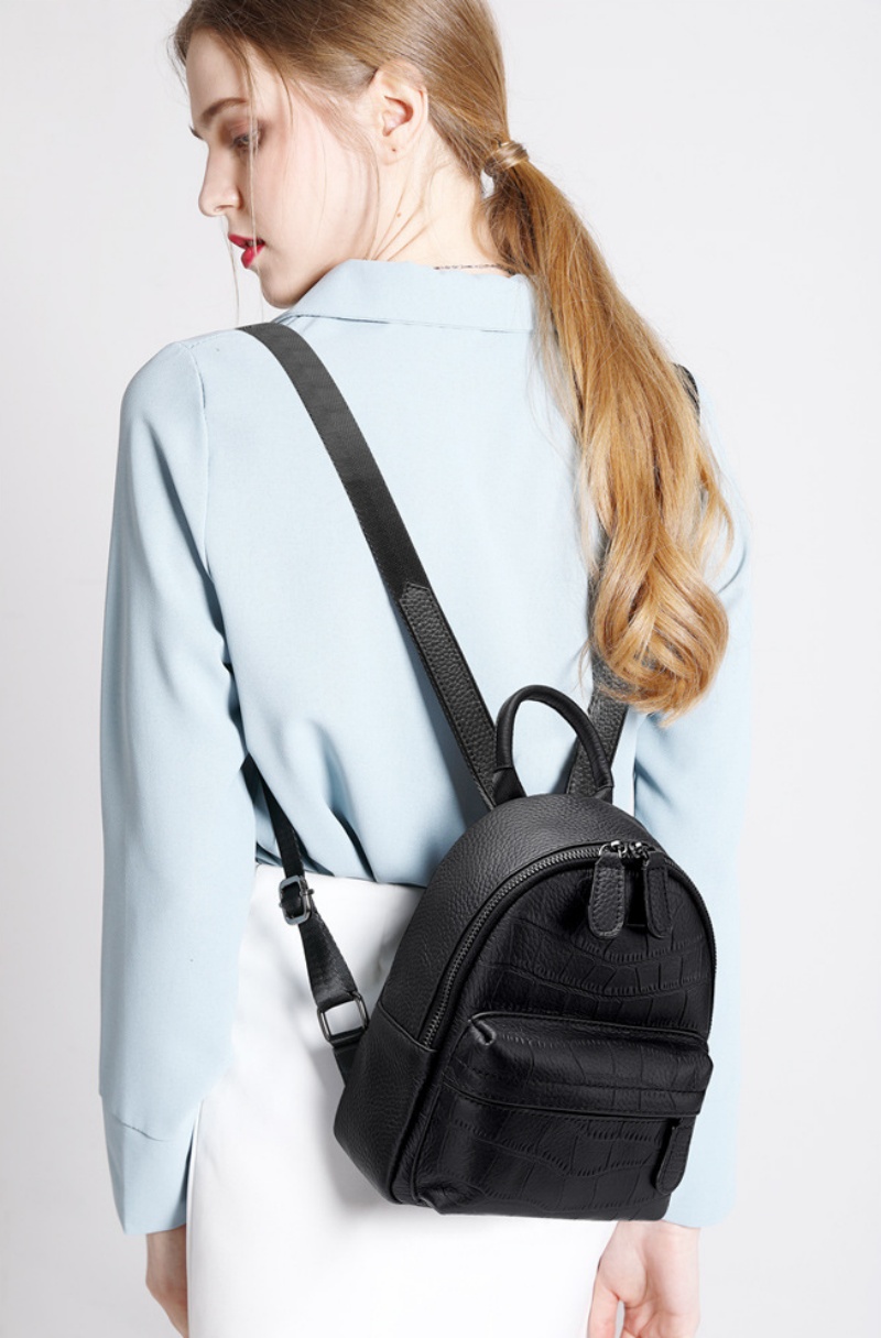 ワニ 柄 リュック サック 小さい バック パック 本革 バックパック 本 革 の リュック サック 大人 バック パック おしゃれ リュック サック レディース 軽量 カジュアル カバン