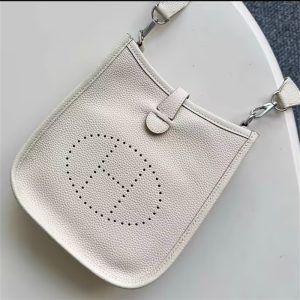 スクエア ショルダー バッグ レザー ショルダーバッグ 四角い ボディ バッグ 女性 バッグ 人気 ショルダー バッグ 女性 バッグ 人気 40 代 カジュアル カジュアル カバン レディース 大人 可愛い ショルダー バッグ