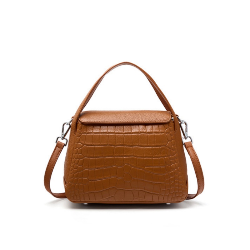 時代を超えるスタイル、ブラウン(茶色)の本革バッグ 時代を超えるスタイル、ブラウン(茶色)の本革バッグ