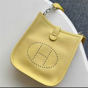 スクエア ショルダー バッグ レザー ショルダーバッグ 四角い ボディ バッグ 女性 バッグ 人気 ショルダー バッグ 女性 バッグ 人気 40 代 カジュアル カジュアル カバン レディース 大人 可愛い ショルダー バッグ