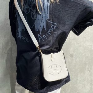 スクエア ショルダー バッグ レザー ショルダーバッグ 四角い ボディ バッグ 女性 バッグ 人気 ショルダー バッグ 女性 バッグ 人気 40 代 カジュアル カジュアル カバン レディース 大人 可愛い ショルダー バッグ