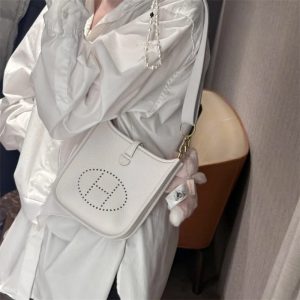 スクエア ショルダー バッグ レザー ショルダーバッグ 四角い ボディ バッグ 女性 バッグ 人気 ショルダー バッグ 女性 バッグ 人気 40 代 カジュアル カジュアル カバン レディース 大人 可愛い ショルダー バッグ