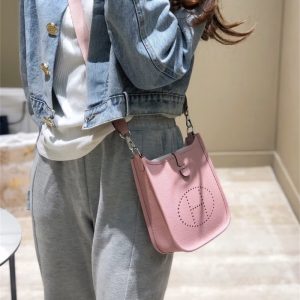 スクエア ショルダー バッグ レザー ショルダーバッグ 四角い ボディ バッグ 女性 バッグ 人気 ショルダー バッグ 女性 バッグ 人気 40 代 カジュアル カジュアル カバン レディース 大人 可愛い ショルダー バッグ