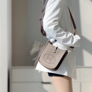 スクエア ショルダー バッグ レザー ショルダーバッグ 四角い ボディ バッグ 女性 バッグ 人気 ショルダー バッグ 女性 バッグ 人気 40 代 カジュアル カジュアル カバン レディース 大人 可愛い ショルダー バッグ