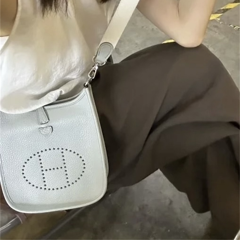 スクエア ショルダー バッグ レザー ショルダーバッグ 四角い ボディ バッグ 女性 バッグ 人気 ショルダー バッグ 女性 バッグ 人気 40 代 カジュアル カジュアル カバン レディース 大人 可愛い ショルダー バッグ スクエア ショルダー バッグ レザー ショルダーバッグ 四角い ボディ バッグ 女性 バッグ 人気 ショルダー バッグ 女性 バッグ 人気 40 代 カジュアル カジュアル カバン レディース 大人 可愛い ショルダー バッグ