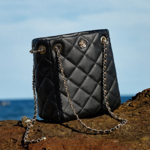 キルティング バッグ チェーン バケツ 型 巾着 ショルダー バッグ 本 革 ショルダー バッグ 小さめ きれい め ショルダー バッグ バッグ レディース おしゃれ 彼女 プレゼント 妻 プレゼント キルティング バッグ チェーン バケツ 型 巾着 ショルダー バッグ 本 革 ショルダー バッグ 小さめ きれい め ショルダー バッグ バッグ レディース おしゃれ 彼女 プレゼント 妻 プレゼント