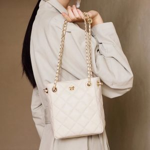 キルティング バッグ チェーン バケツ 型 巾着 ショルダー バッグ 本 革 ショルダー バッグ 小さめ きれい め ショルダー バッグ バッグ レディース おしゃれ 彼女 プレゼント 妻 プレゼント キルティング バッグ チェーン バケツ 型 巾着 ショルダー バッグ 本 革 ショルダー バッグ 小さめ きれい め ショルダー バッグ バッグ レディース おしゃれ 彼女 プレゼント 妻 プレゼント