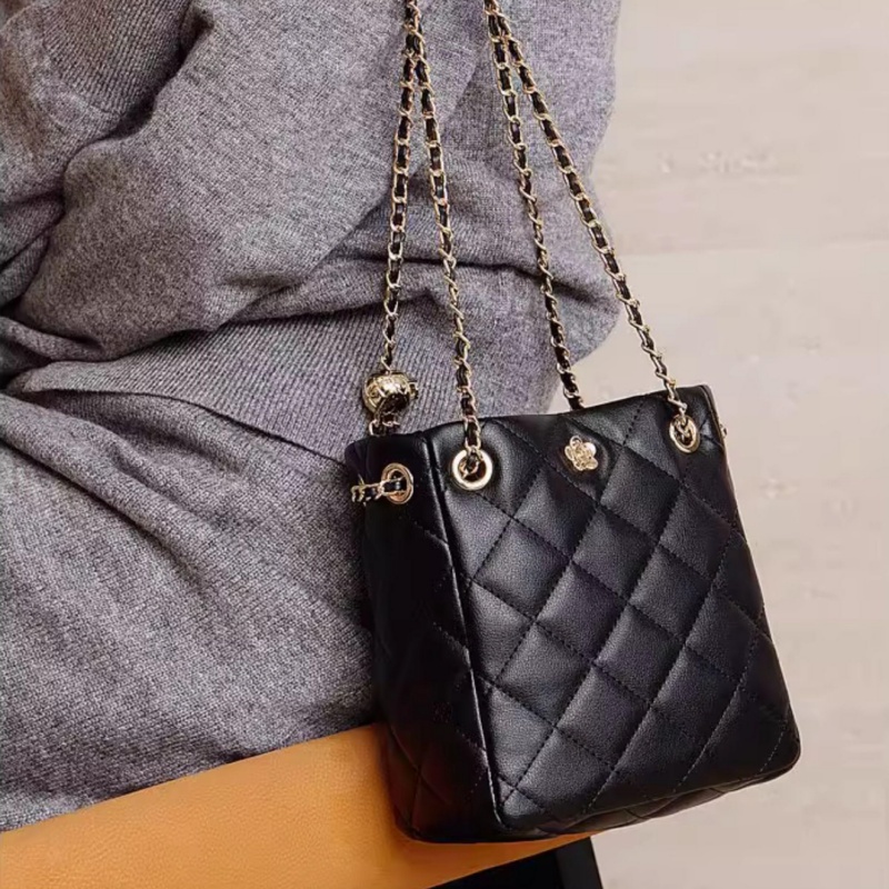 キルティング バッグ チェーン バケツ 型 巾着 ショルダー バッグ 本 革 ショルダー バッグ 小さめ きれい め ショルダー バッグ バッグ レディース おしゃれ 彼女 プレゼント 妻 プレゼント キルティング バッグ チェーン バケツ 型 巾着 ショルダー バッグ 本 革 ショルダー バッグ 小さめ きれい め ショルダー バッグ バッグ レディース おしゃれ 彼女 プレゼント 妻 プレゼント - 画像 (2)