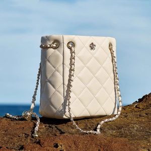 キルティング バッグ チェーン バケツ 型 巾着 ショルダー バッグ 本 革 ショルダー バッグ 小さめ きれい め ショルダー バッグ バッグ レディース おしゃれ 彼女 プレゼント 妻 プレゼント キルティング バッグ チェーン バケツ 型 巾着 ショルダー バッグ 本 革 ショルダー バッグ 小さめ きれい め ショルダー バッグ バッグ レディース おしゃれ 彼女 プレゼント 妻 プレゼント