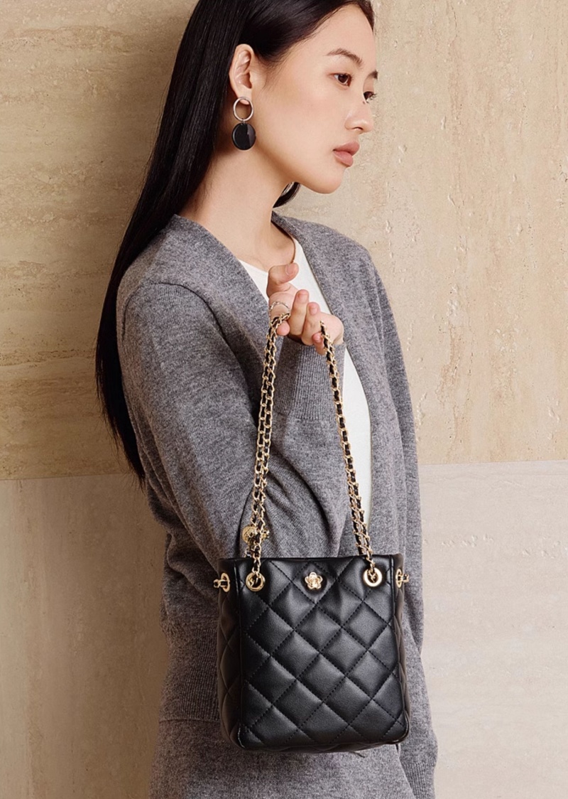 キルティング バッグ チェーン バケツ 型 巾着 ショルダー バッグ 本 革 ショルダー バッグ 小さめ きれい め ショルダー バッグ バッグ レディース おしゃれ 彼女 プレゼント 妻 プレゼント