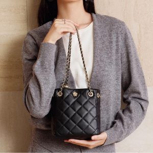 キルティング バッグ チェーン バケツ 型 巾着 ショルダー バッグ 本 革 ショルダー バッグ 小さめ きれい め ショルダー バッグ バッグ レディース おしゃれ 彼女 プレゼント 妻 プレゼント