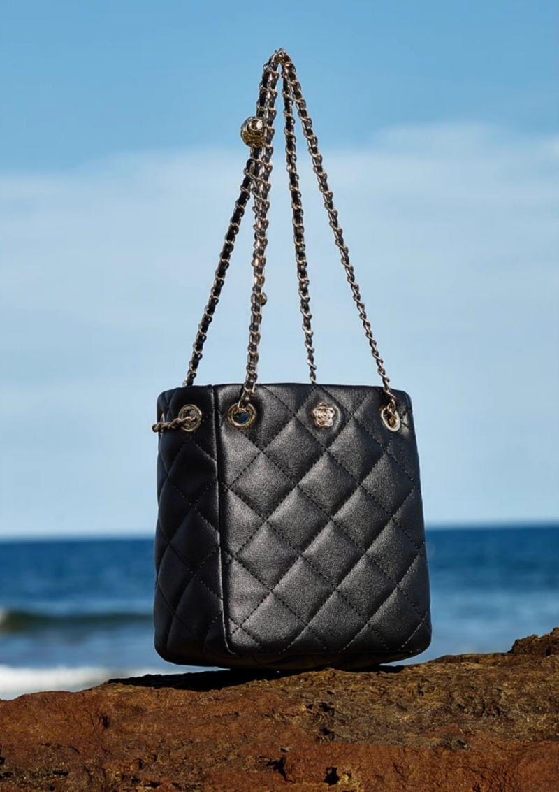 キルティング バッグ チェーン バケツ 型 巾着 ショルダー バッグ 本 革 ショルダー バッグ 小さめ きれい め ショルダー バッグ バッグ レディース おしゃれ 彼女 プレゼント 妻 プレゼント