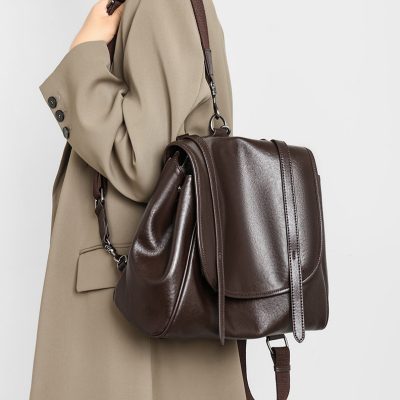 上質の輝きを、毎日に携えて。本革製バッグを選ぶ理由。