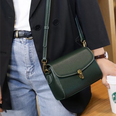 本格派の風格を、一生ものに。2025年人気本革バッグ年末総まとめ★