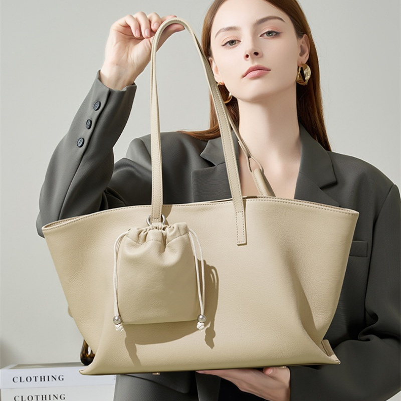 上質の輝きを、毎日に携えて。本革製バッグを選ぶ理由。