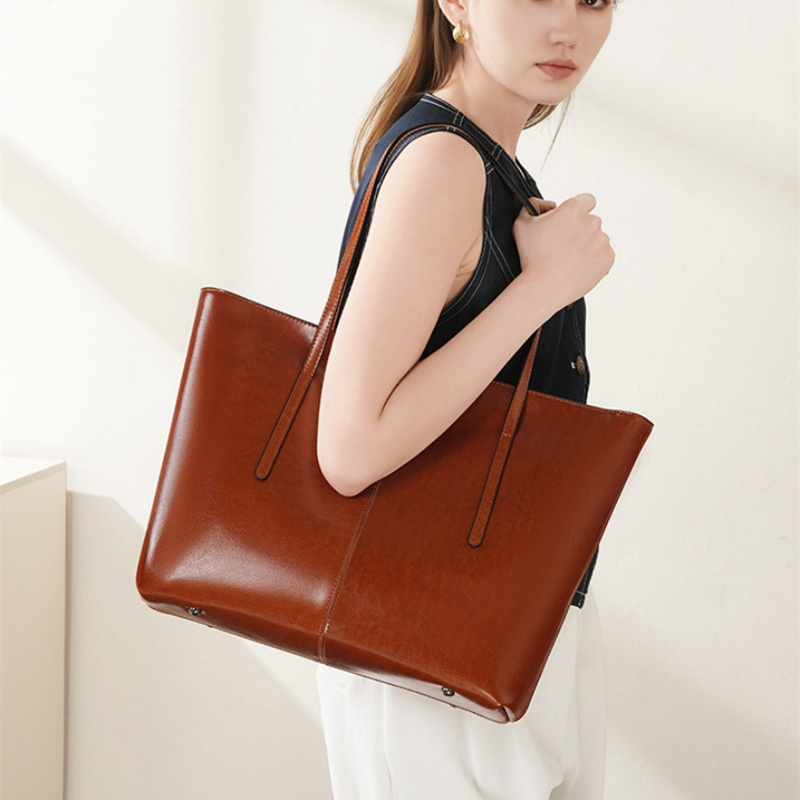 本革バッグで永遠の輝きを贈る【クリスマスプレゼント特集】 本革バッグで永遠の輝きを贈る【クリスマスプレゼント特集】