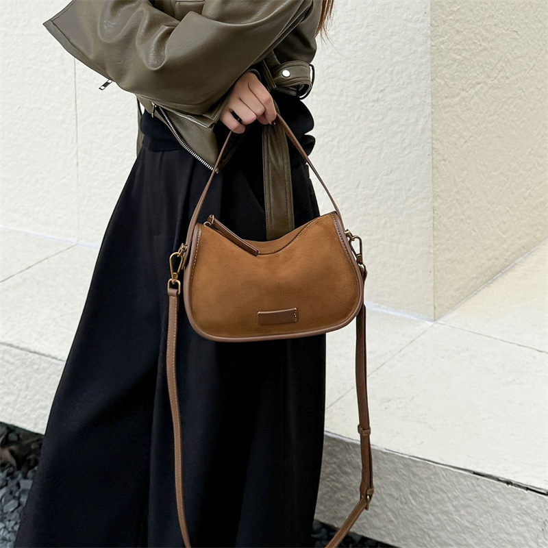 スエード ショルダー バッグ 本 革 ミニ ショルダー バッグ レディース 枕 型 ショルダー バッグ 可愛い ハンドバッグ ミニ ショルダーバッグ 大人 可愛い 冬 バッグ カジュアル カバン レディース