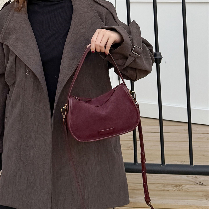 スエード ショルダー バッグ 本 革 ミニ ショルダー バッグ レディース 枕 型 ショルダー バッグ 可愛い ハンドバッグ ミニ ショルダーバッグ 大人 可愛い 冬 バッグ カジュアル カバン レディース