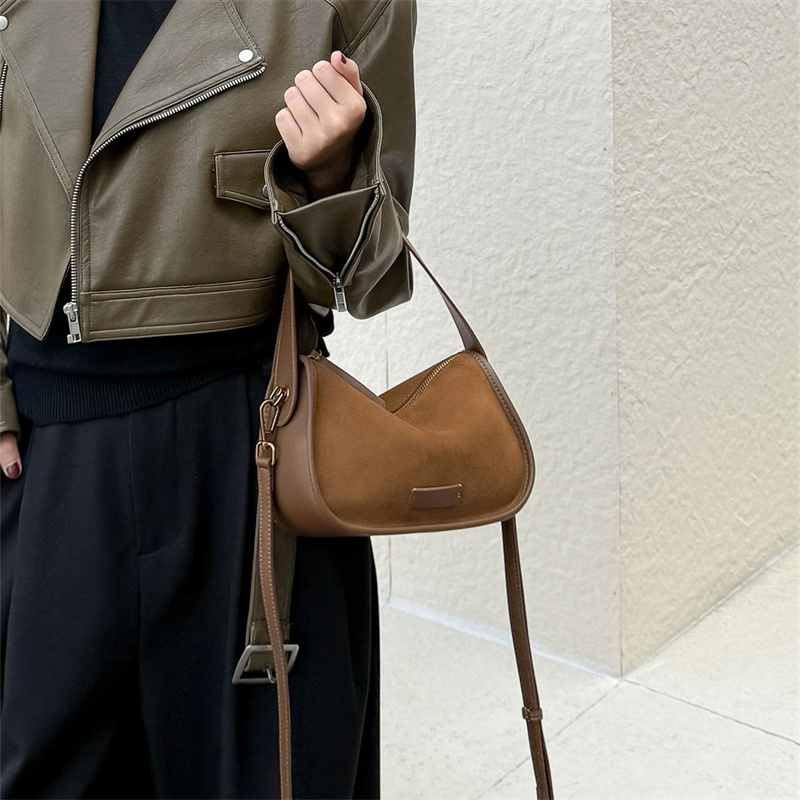 スエード ショルダー バッグ 本 革 ミニ ショルダー バッグ レディース 枕 型 ショルダー バッグ 可愛い ハンドバッグ ミニ ショルダーバッグ 大人 可愛い 冬 バッグ カジュアル カバン レディース