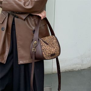 スエード ショルダー バッグ 本 革 ミニ ショルダー バッグ レディース 枕 型 ショルダー バッグ 可愛い ハンドバッグ ミニ ショルダーバッグ 大人 可愛い 冬 バッグ カジュアル カバン レディース