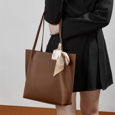 ディテールに宿る自信。大人の日常を格上げする本革バッグの魔法