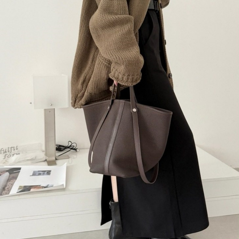 本革バッグを選んだ日のときめきを、使い込むほど「誇り」に変えて☆ 本革バッグを選んだ日のときめきを、使い込むほど「誇り」に変えて☆