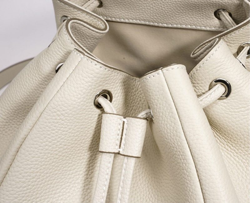 本革 リュック レディース レザー リュック かわいい 大人 カジュアル カバン 大人 バック パック おしゃれ 革 製 リュック サック レディース通勤 通学