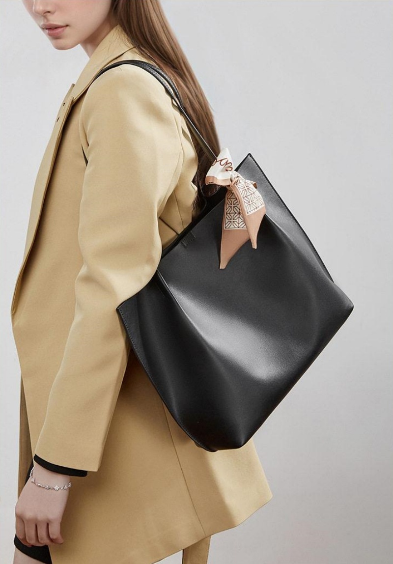 本革 トートバッグ レディース A4対応 通勤バッグ スカーフ付き レザーバッグ 大容量 バッグ 大人可愛い ビジネス 肩掛け バッグ 牛革 シンプル 軽量