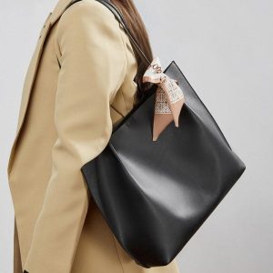 本革 トートバッグ レディース A4対応 通勤バッグ スカーフ付き レザーバッグ 大容量 バッグ 大人可愛い ビジネス 肩掛け バッグ 牛革 シンプル 軽量