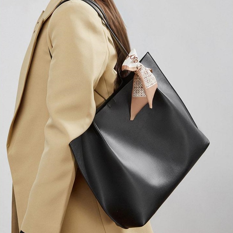 本革 トートバッグ レディース A4対応 通勤バッグ スカーフ付き レザーバッグ 大容量 バッグ 大人可愛い ビジネス 肩掛け バッグ 牛革 シンプル 軽量 本革 トートバッグ レディース A4対応 通勤バッグ スカーフ付き レザーバッグ 大容量 バッグ 大人可愛い ビジネス 肩掛け バッグ 牛革 シンプル 軽量