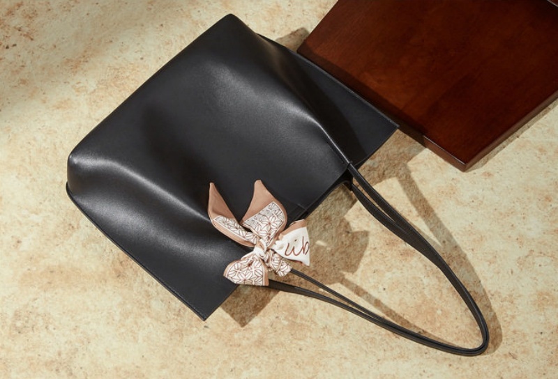 本革 トートバッグ レディース A4対応 通勤バッグ スカーフ付き レザーバッグ 大容量 バッグ 大人可愛い ビジネス 肩掛け バッグ 牛革 シンプル 軽量