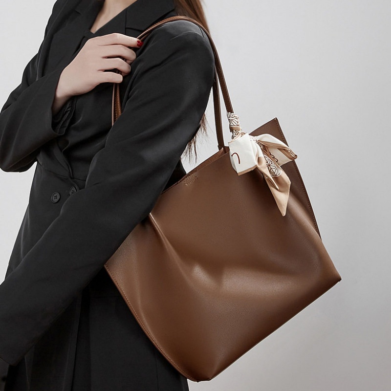 本革 トートバッグ レディース A4対応 通勤バッグ スカーフ付き レザーバッグ 大容量 バッグ 大人可愛い ビジネス 肩掛け バッグ 牛革 シンプル 軽量 本革 トートバッグ レディース A4対応 通勤バッグ スカーフ付き レザーバッグ 大容量 バッグ 大人可愛い ビジネス 肩掛け バッグ 牛革 シンプル 軽量 - 画像 (5)