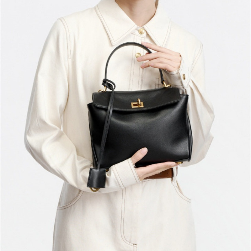 【本革バッグ】迷ったら黒。シーン別で選ぶ大人のための3つの正解