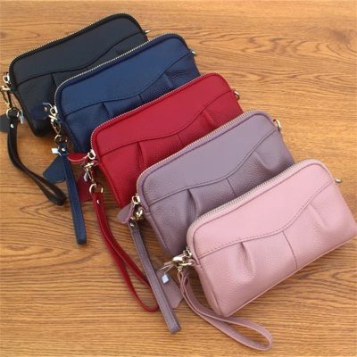 本革製グラッチバッグ☆スマホやカードなど、必要最低限をスマートに持ち歩きたい都市派へ。