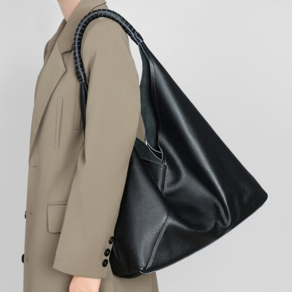 こなれ感の正体はこれ。大人が選ぶべき「本革ワンショルダーバッグ」3選 こなれ感の正体はこれ。大人が選ぶべき「本革ワンショルダーバッグ」3選