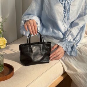 本革 ミニトートバッグ 2WAY ショルダーバッグ レディース 牛革 レディース レザーバッグ コンパクト 小さめ カバン 鞄 斜めがけ 軽量 レトロ シンプル ギフト 本革 ミニトートバッグ 2WAY ショルダーバッグ レディース 牛革 レディース レザーバッグ コンパクト 小さめ カバン 鞄 斜めがけ 軽量 レトロ シンプル ギフト