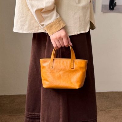 荷物を減らして、おしゃれを格上げ。今持ちたい「本革ミニバッグ」特集