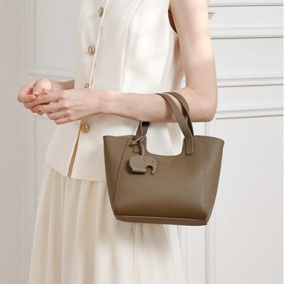 【2026年母の日】感謝を込めて贈る。長く愛せる「上質な本革バッグ」3選