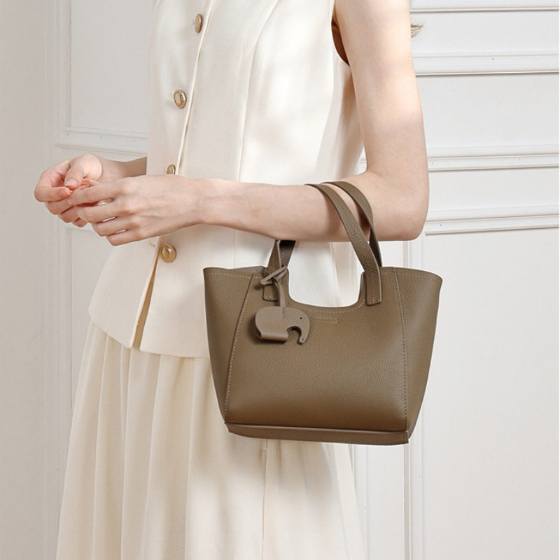 【2026年母の日】感謝を込めて贈る。長く愛せる「上質な本革バッグ」3選